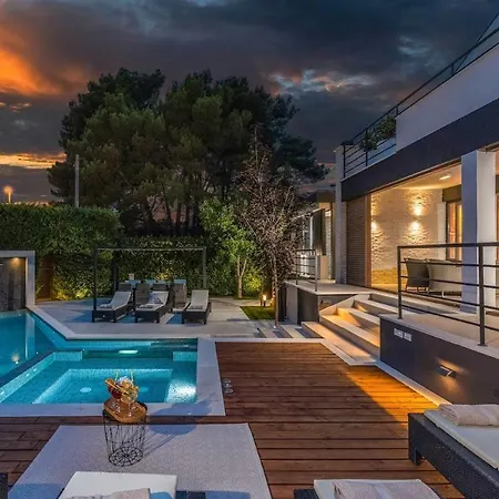 Beautiful Bonavia Villa
